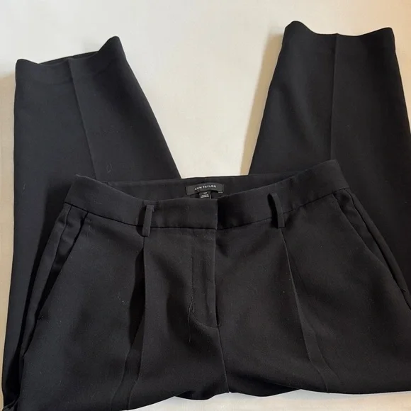 Ann Taylor The High Rise Pleated Taper Pant in Fluid Crepe 10P - Picture 4 of 5